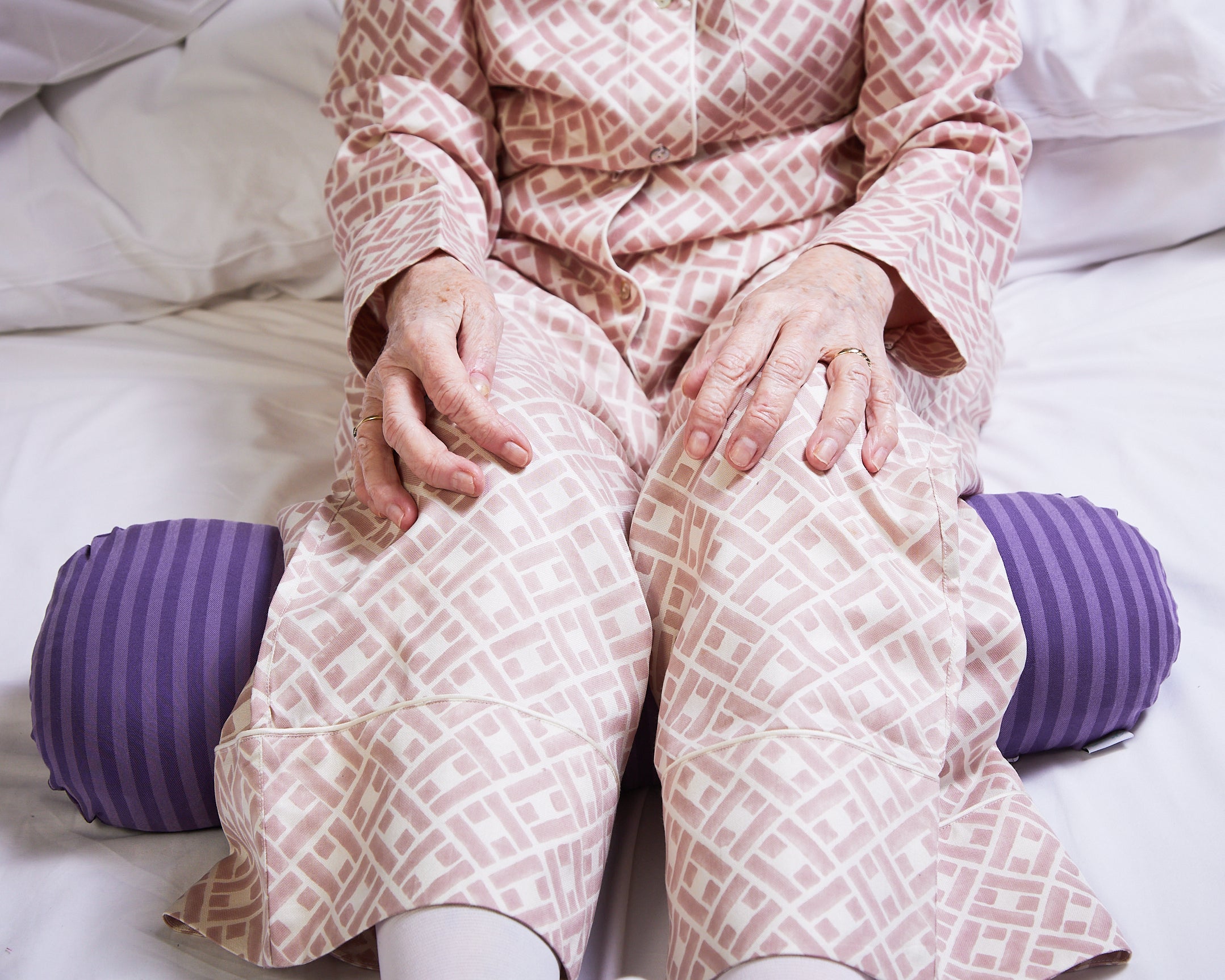 Knee support pillow used by senior women