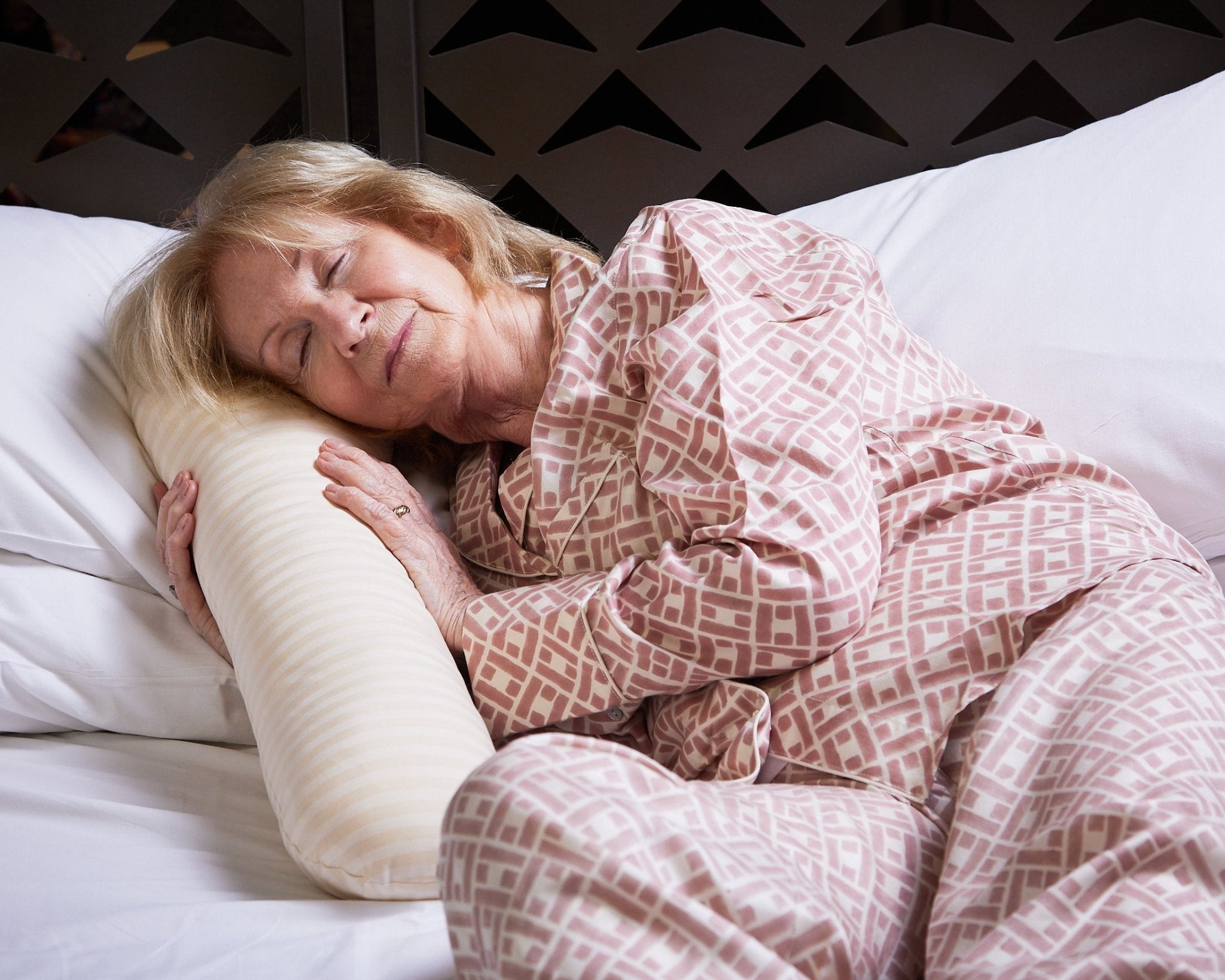 Weighted short sleeper sleep body support pillow – SiEST Sleep