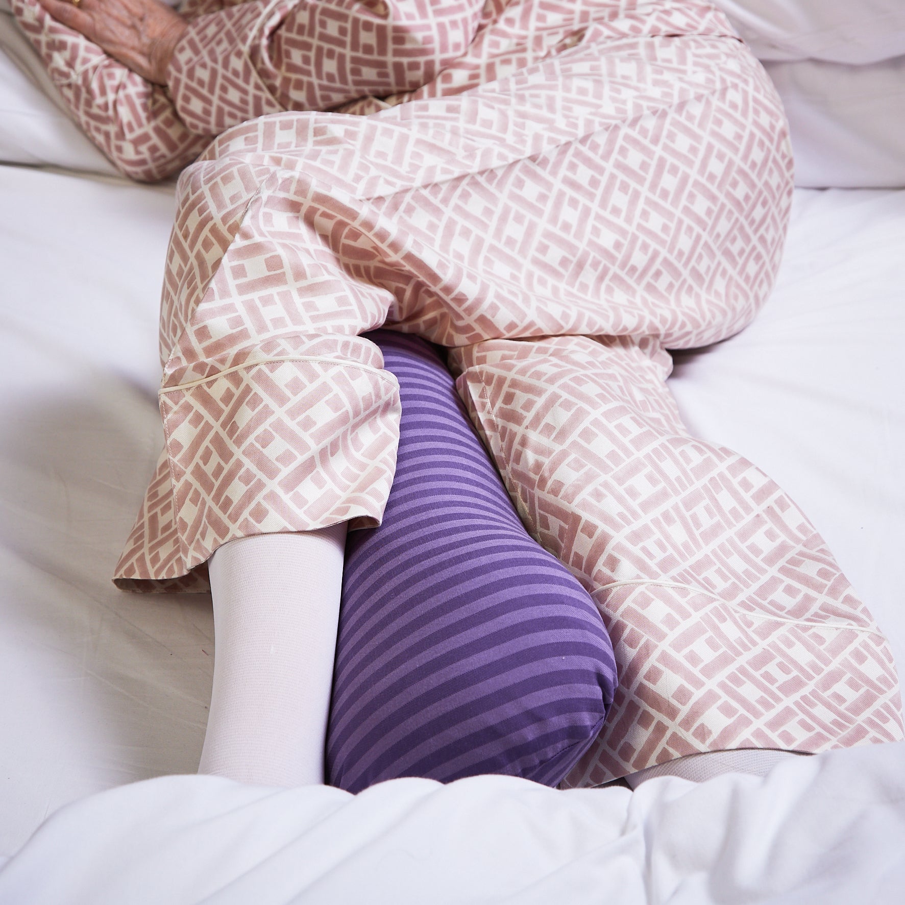 Weighted short sleeper sleep body support pillow – SiEST Sleep