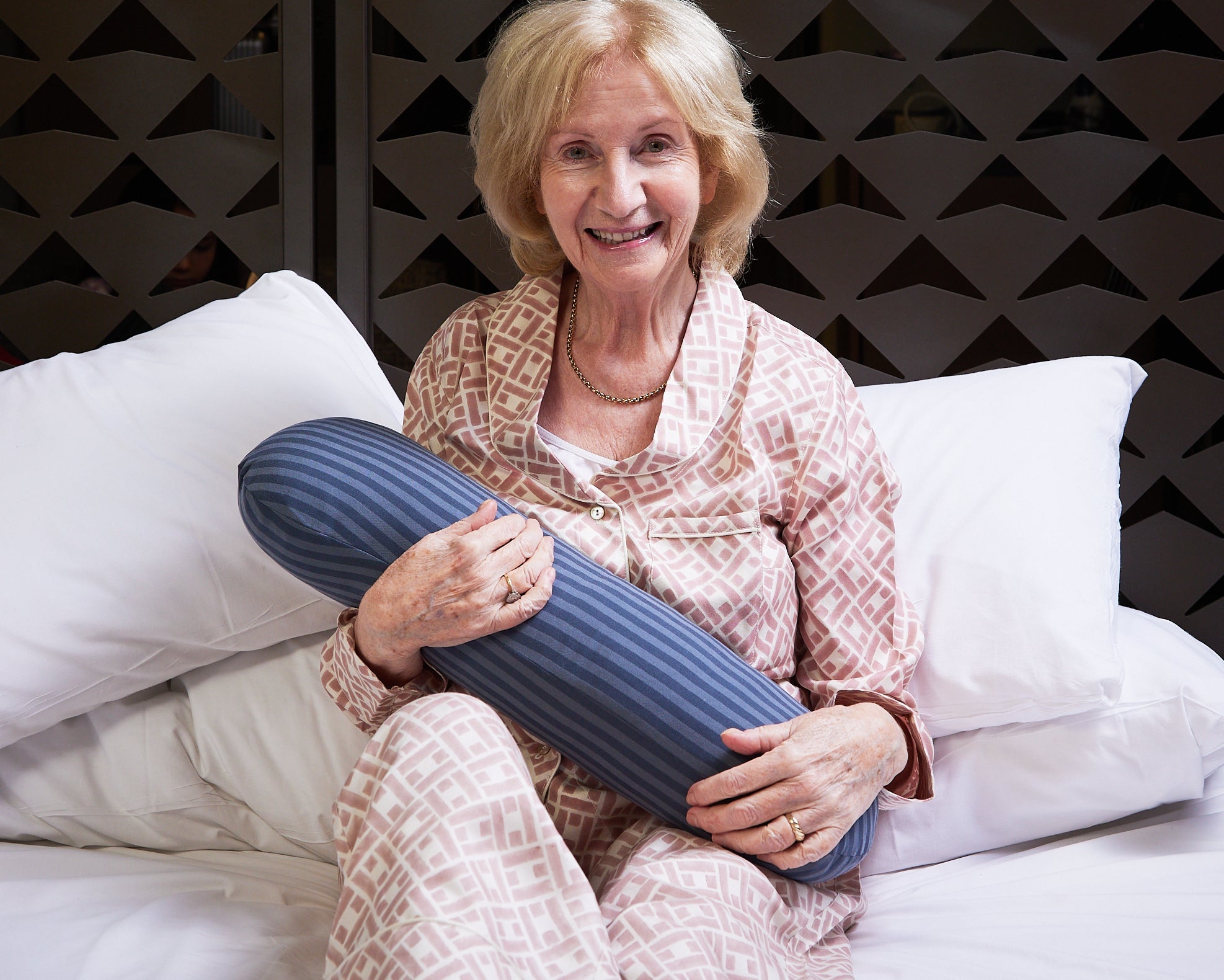 Weighted short sleeper sleep body support pillow – SiEST Sleep